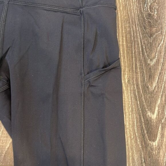 Lululemon Size 6 multi pocket reflective dot workout pants - Picture 3 of 6